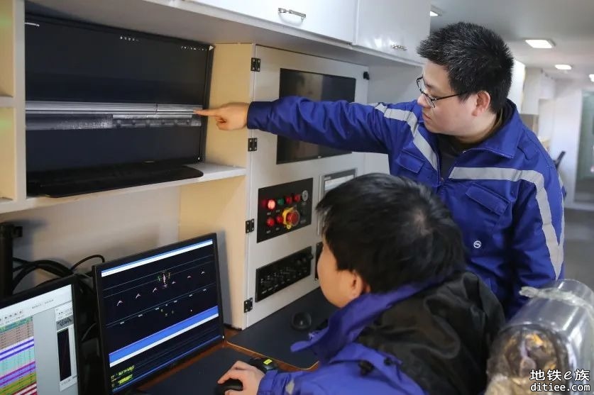 上海地铁“大黄蜂”车队再添新成员！新型钢轨探伤车上线测试