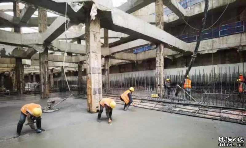 南京地铁10号线二期大校场站最后一块底板完工