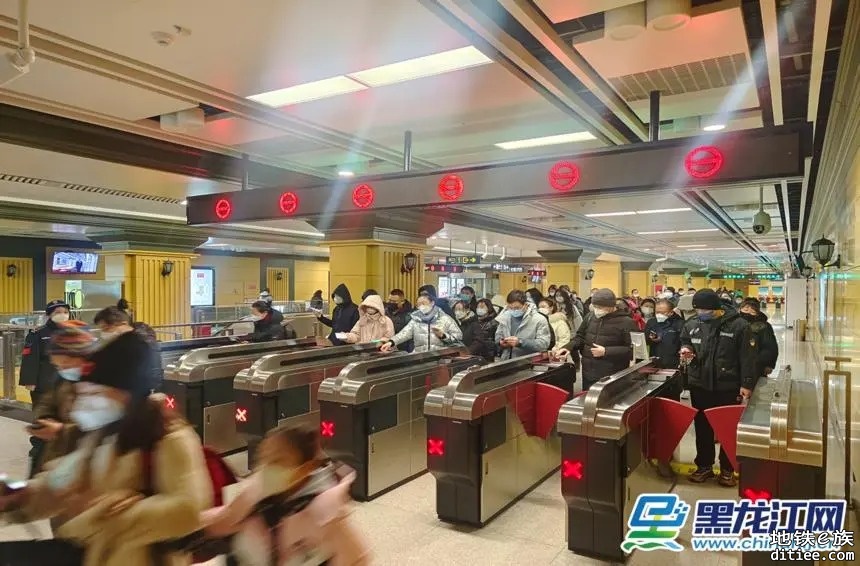 单日最高客流6.2万人次哈尔滨地铁凯盛源广场站确保乘客平安出行