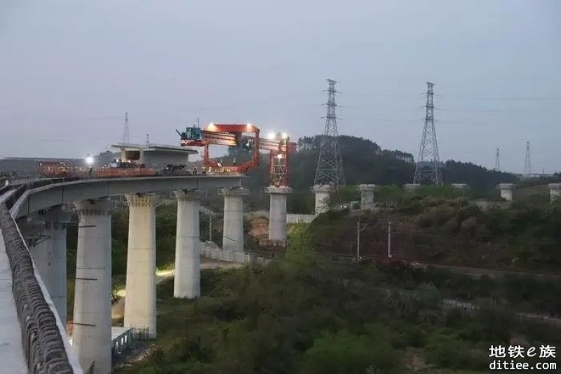 杭衢高铁九景衢联络线成功上跨衢九铁路