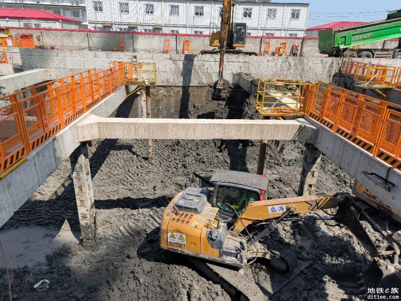 上海地铁21号线一期三座车站基坑顺利开挖