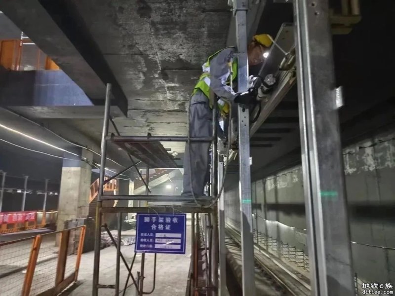 南京地铁5号线工程站台门系统进场安装