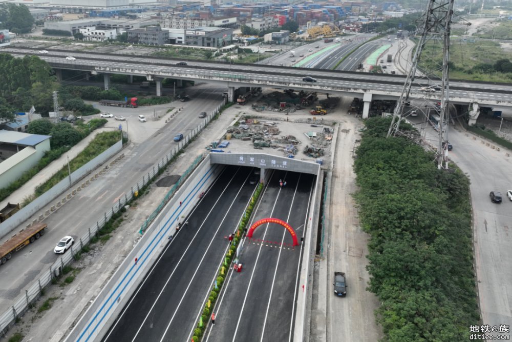 广州黄埔将军山隧道正式通车