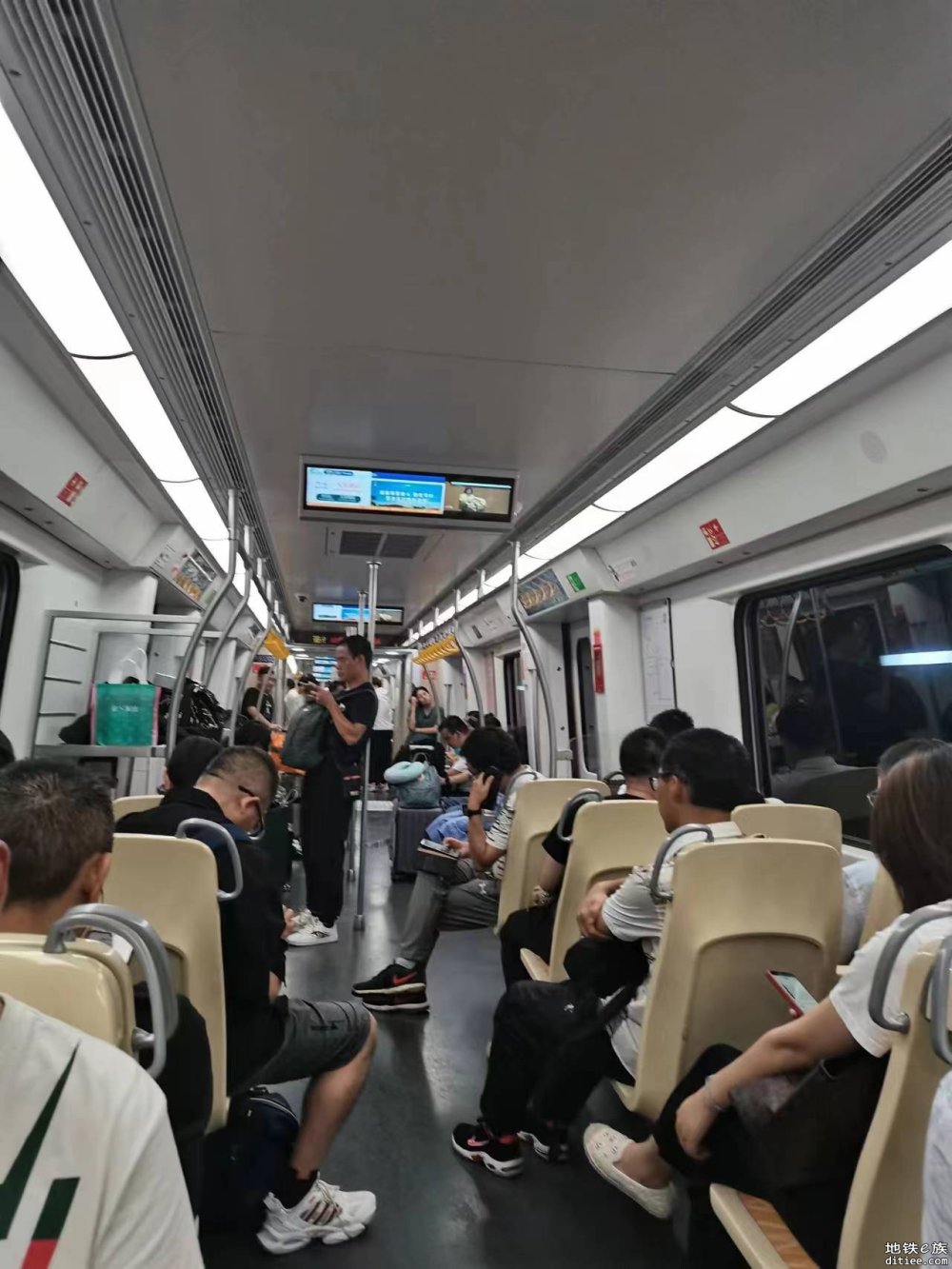 成都18号线新增直达列车 33分钟到达天府国际机场