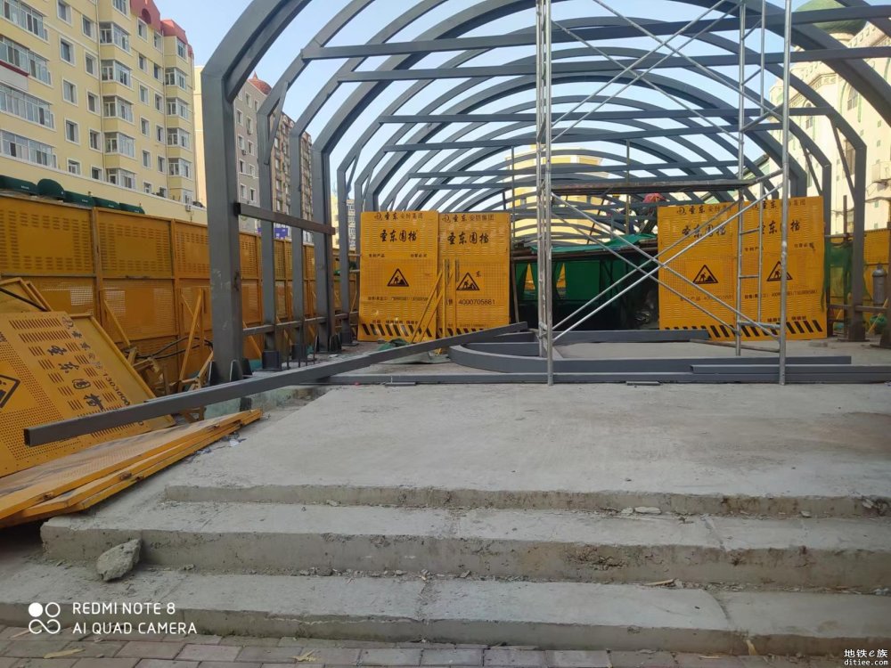 “中华巴洛克街区站”和“清真寺站”地面施工进展