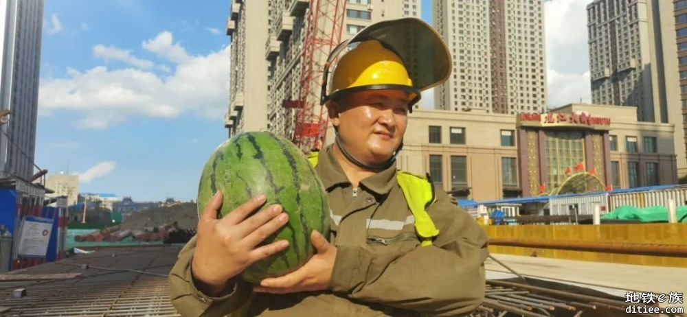 高温下的地铁建设者