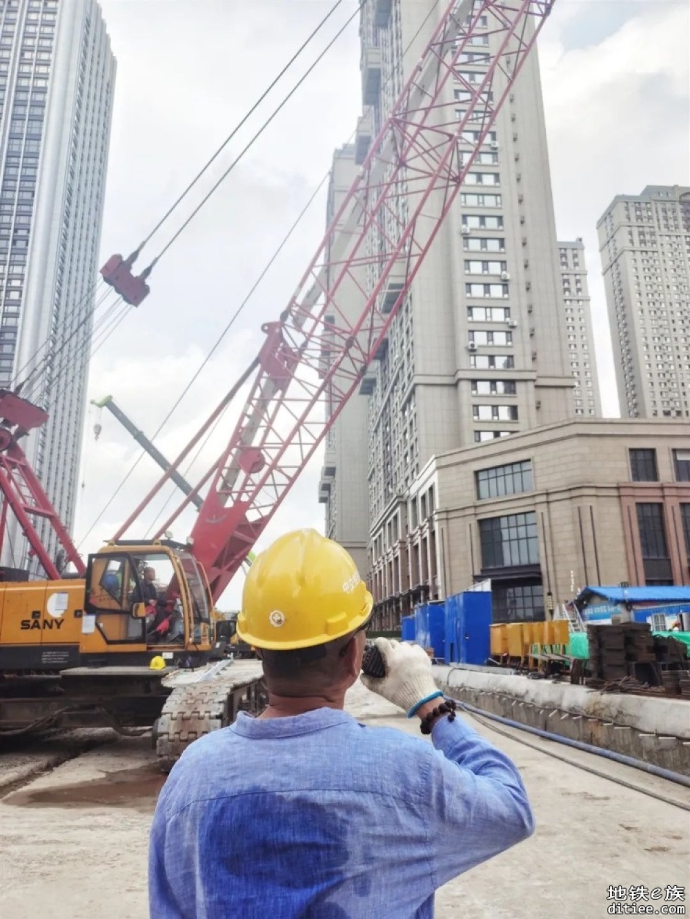 高温下的地铁建设者