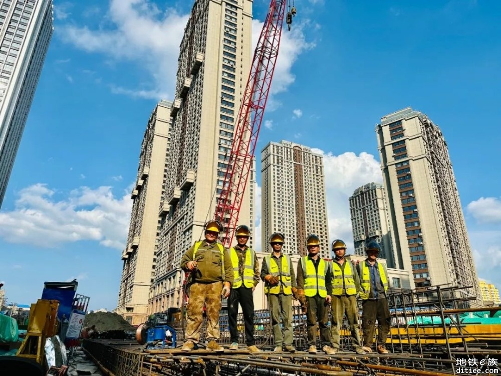 高温下的地铁建设者