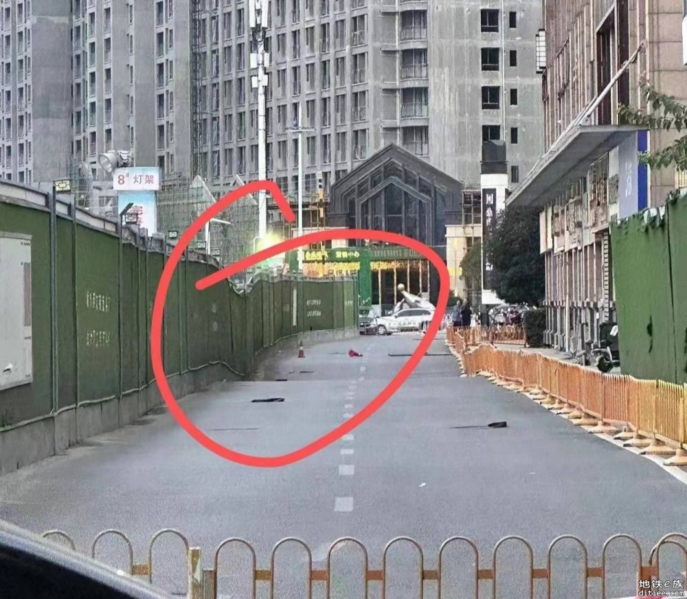 武汉地铁12号线兴业路站发生事故