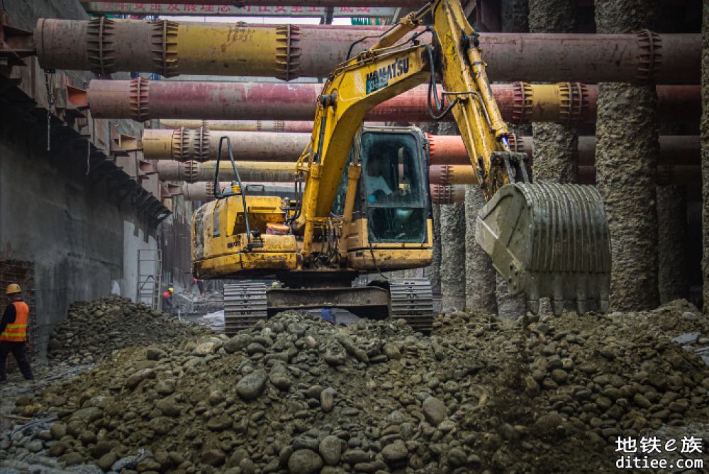 成都地铁13号线一期青羊宫站主体土方开挖全部完成！
