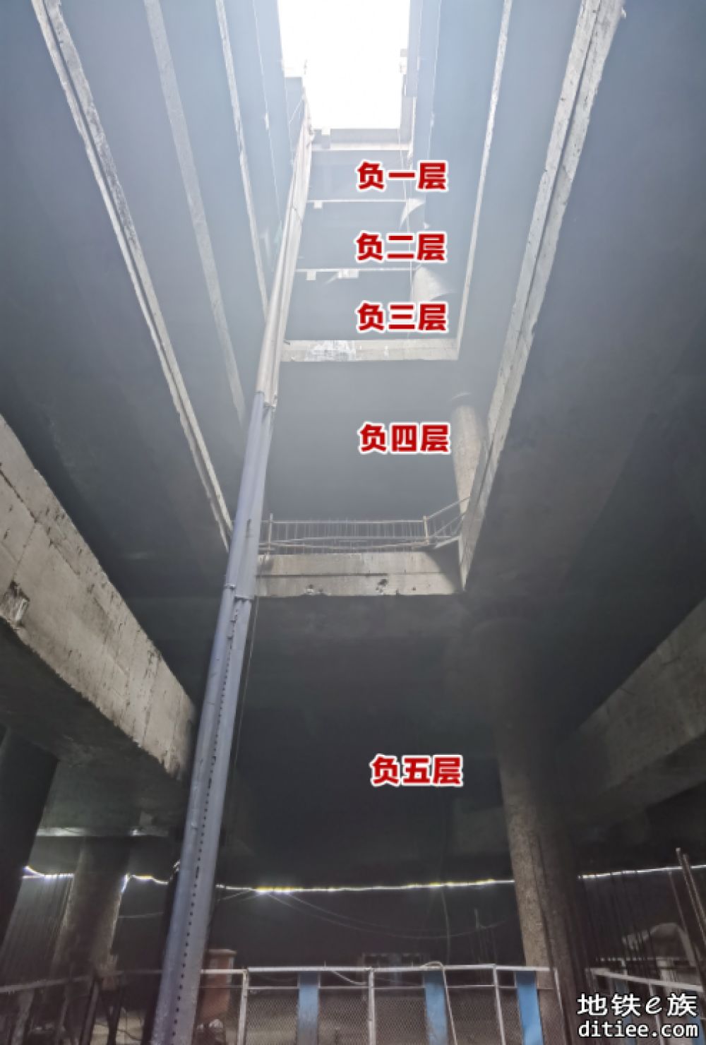 加快滨江站建设，确保南京地铁4号线有序平稳推进