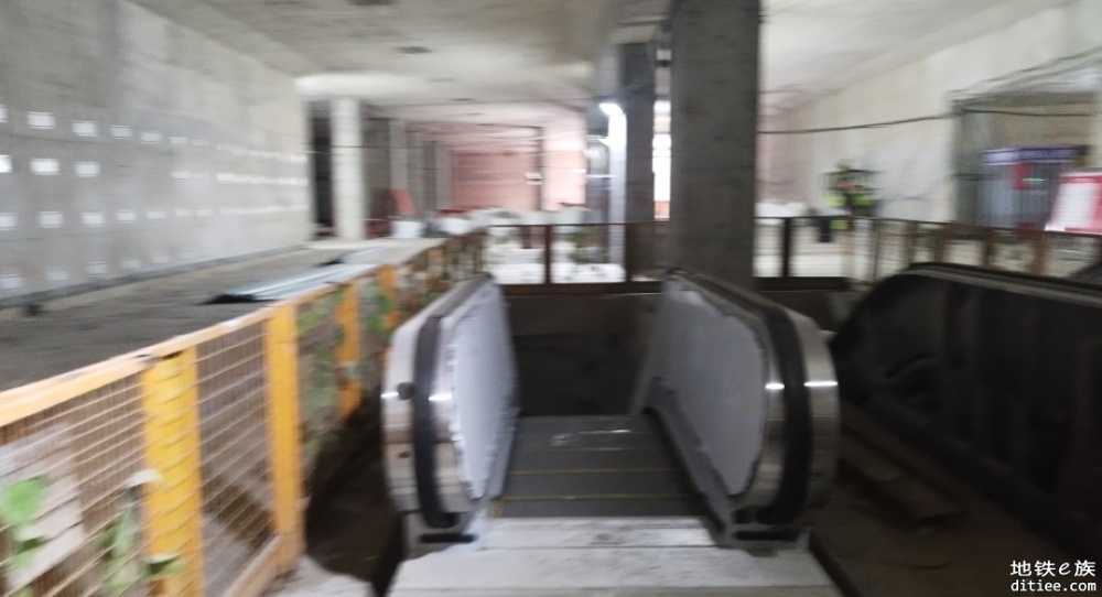 武汉地铁11号线二期武汉体育学院站开始装修
