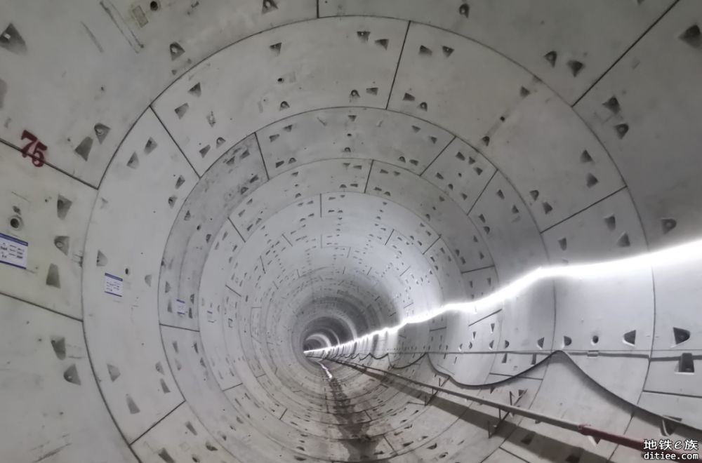 佛山4号线 | 科技西路-科普中路区间左线盾构隧道顺利贯通