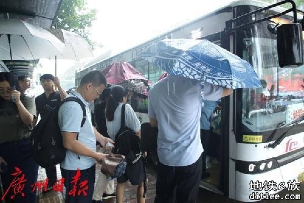 地铁市桥站、南浦站暴雨纪实，市桥站B口已经正常运营