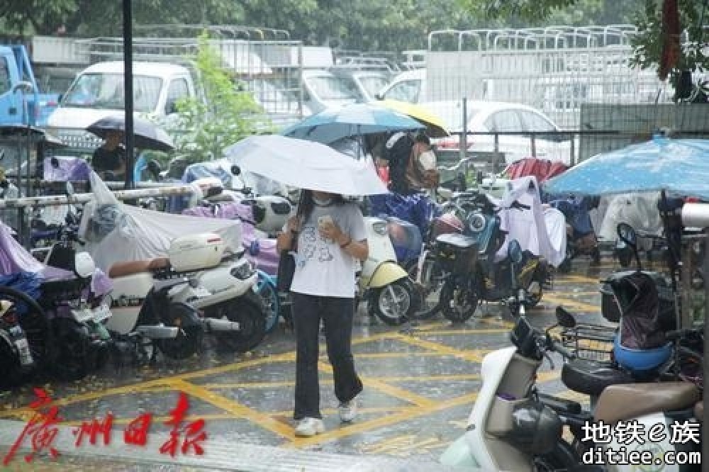 地铁市桥站、南浦站暴雨纪实，市桥站B口已经正常运营