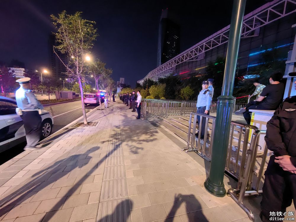 哈尔滨地铁会展中心站保障市民“观演路”