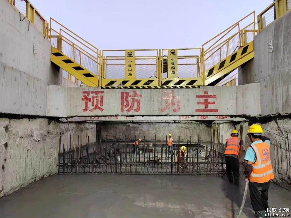 上海21号线康南路站三区基坑主体结构顺利封顶