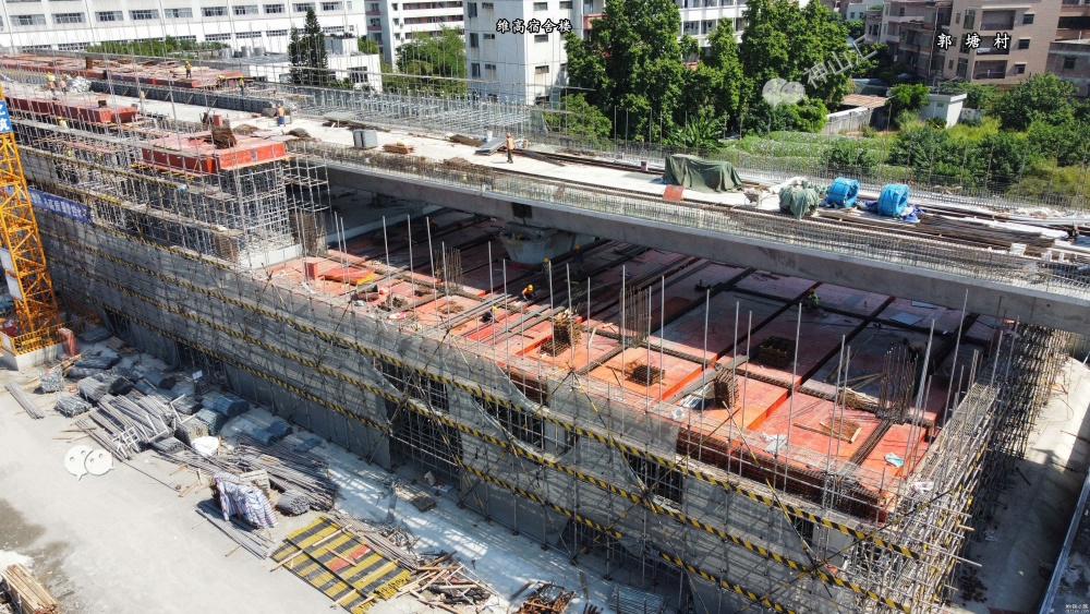 广清南延神山站完成轨道梁浇筑，进行站台层施工