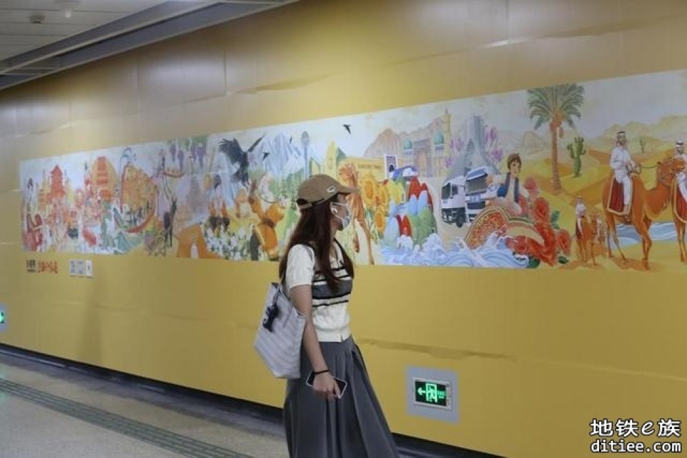 广州地铁展出“一带一路”主题国风手绘长卷