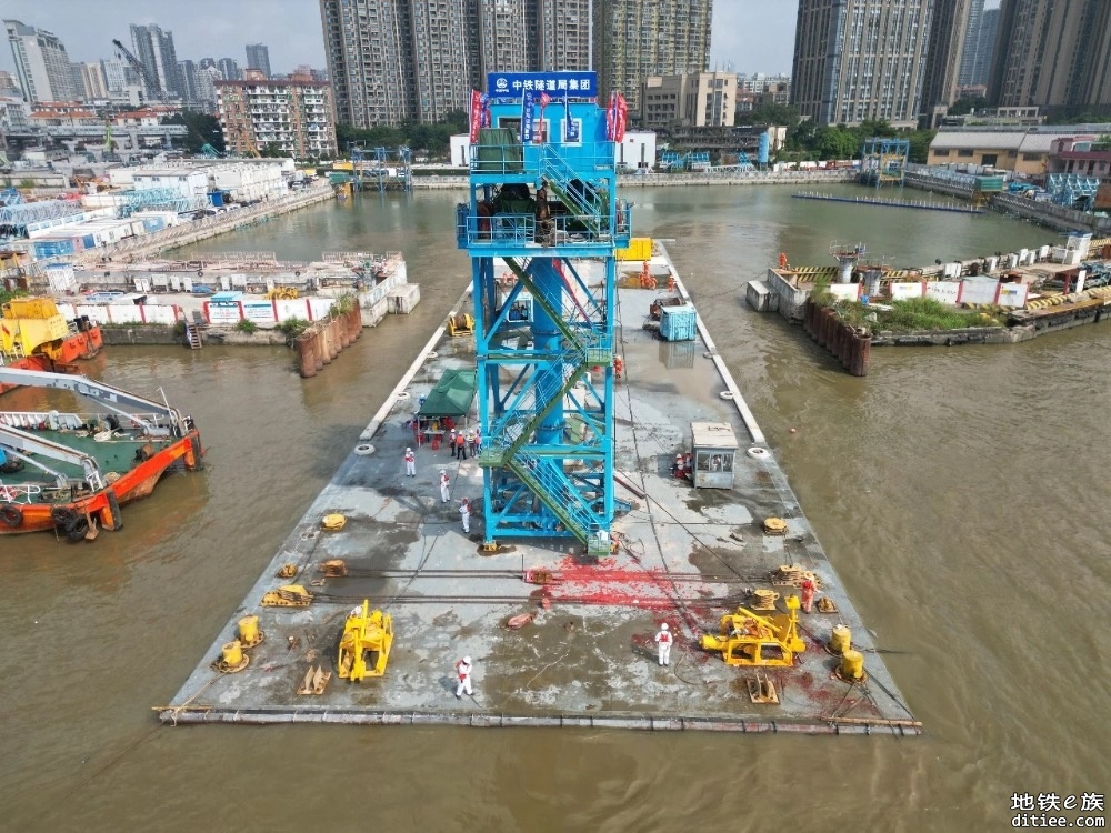 广州如意坊隧道项目首批管节顺利浮运出坞