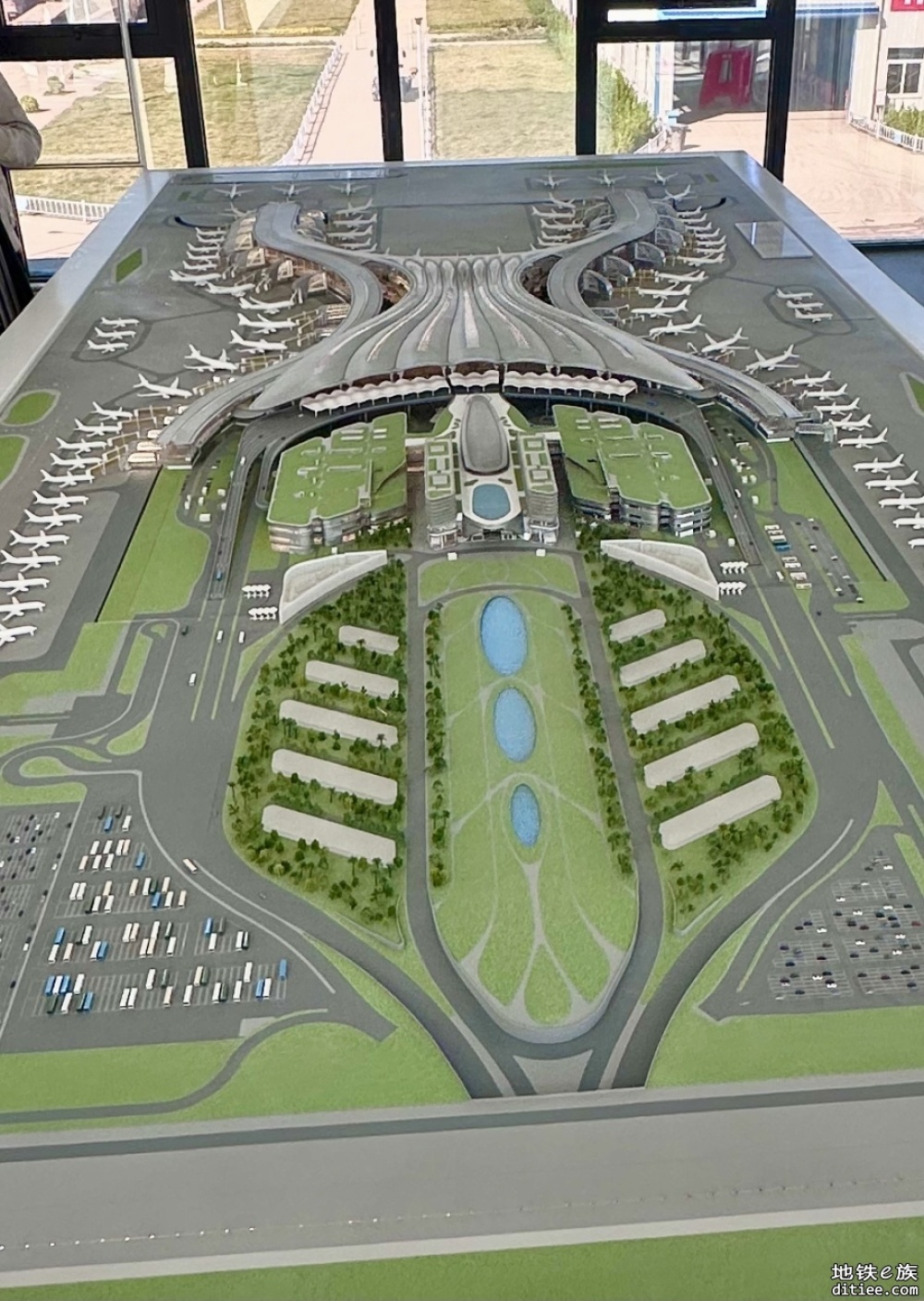 白云机场三期扩建今年要完成百亿投资，未来引入6高铁3城际