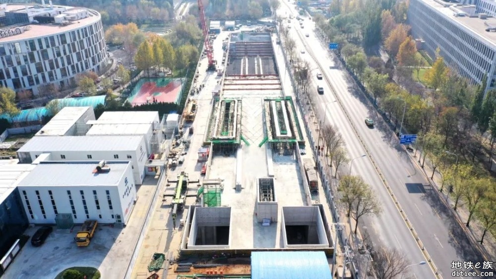 北京地铁13号线软件园站顺利完成一期主体结构封顶