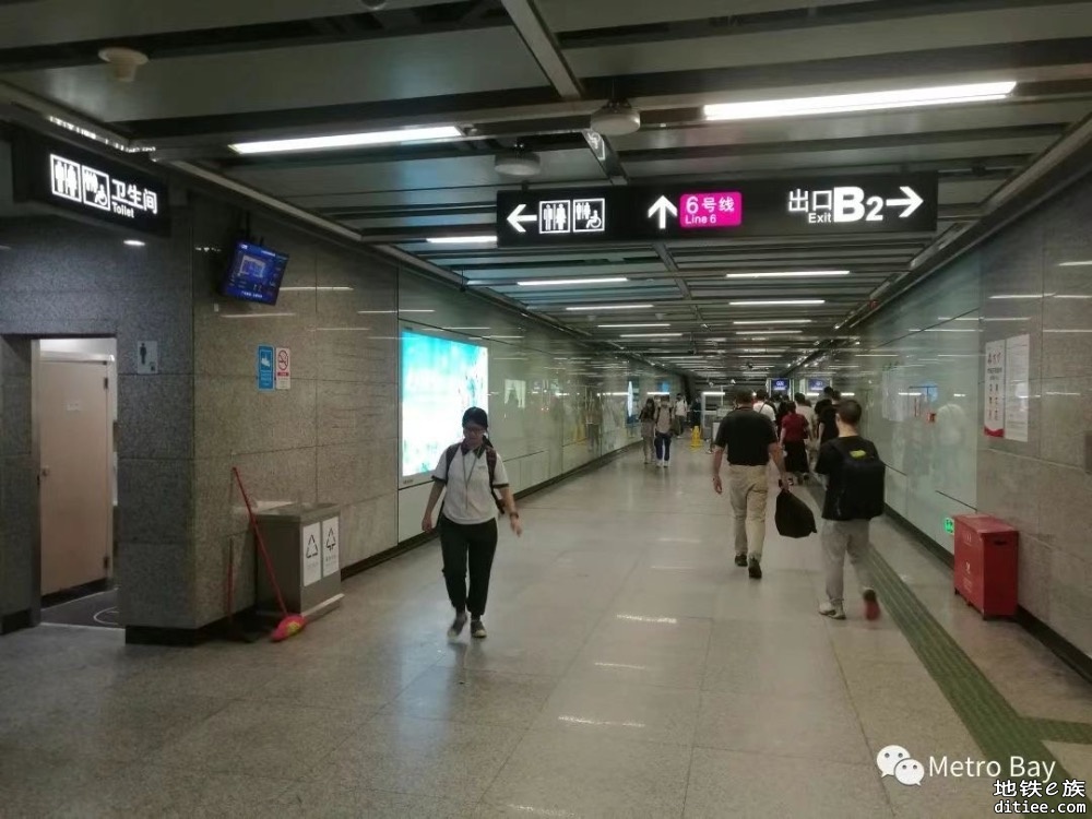 因广州新线施工，6号线东湖站原有洗手间封闭，临时易址至地面