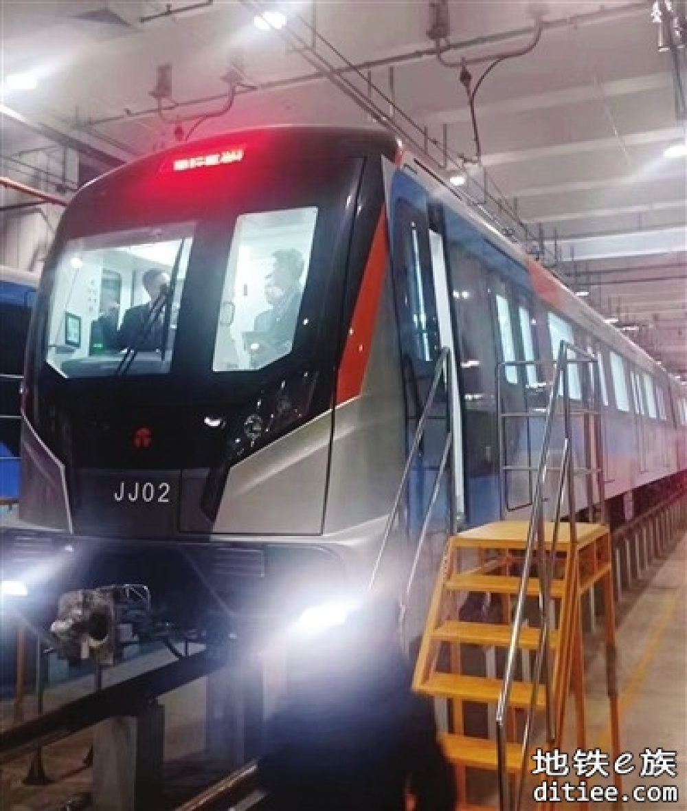 津静市域（郊）铁路首开段6编组电动客车 完成在地铁5号线的热滑试验