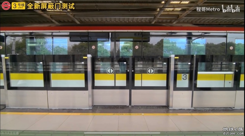 3号线江杨北路站更换半高式屏蔽门