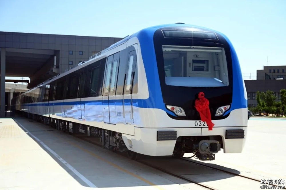 全国首次投运 时速80公里B型中国标准地铁列车