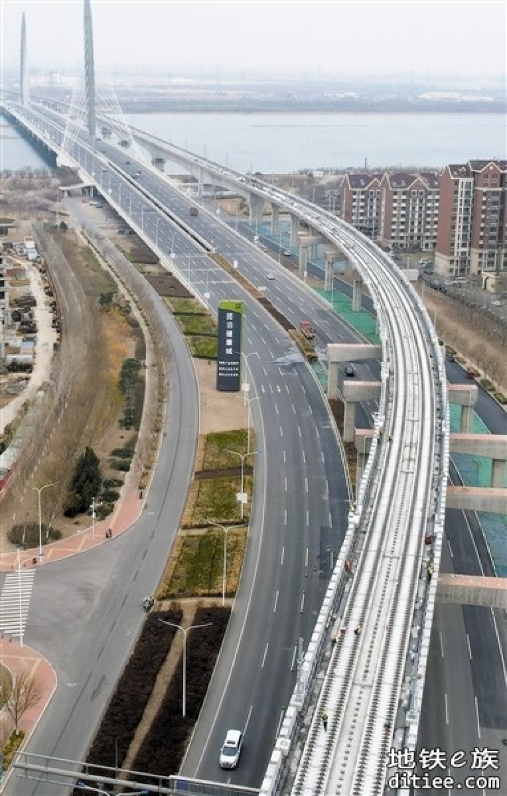 津静市域（郊）铁路首开段工程全线实现“短轨通”