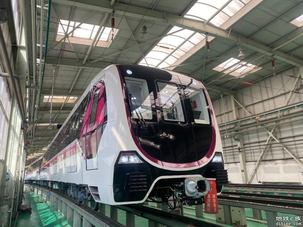 深圳地铁11号线首列车(增购车)调试完成