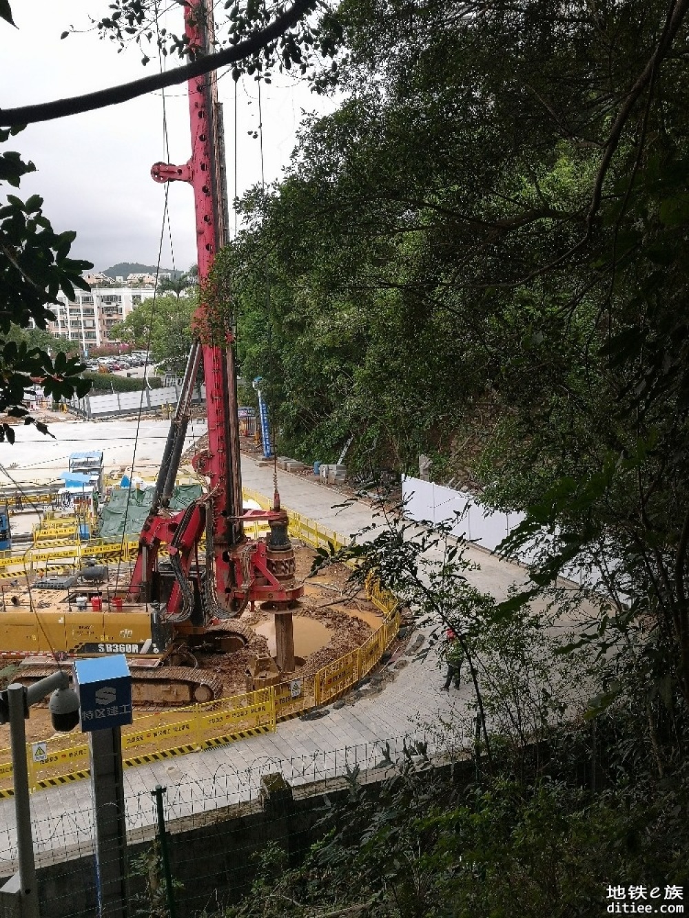 深圳地铁17号线项目丹竹头站首根钻孔灌注桩顺利开钻