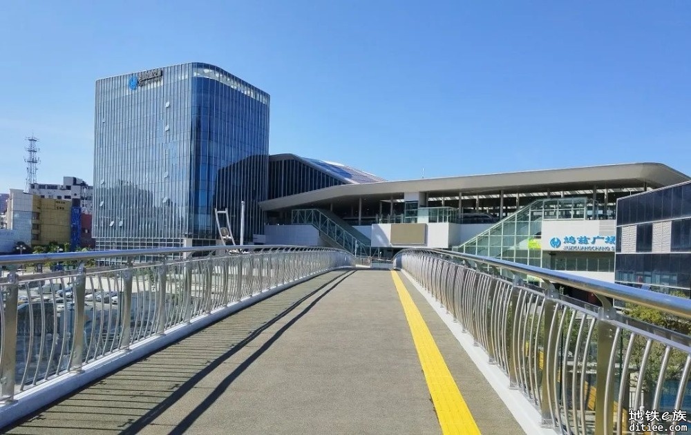 通行更便捷！鸠兹广场站跨北京路天桥正式开通启用