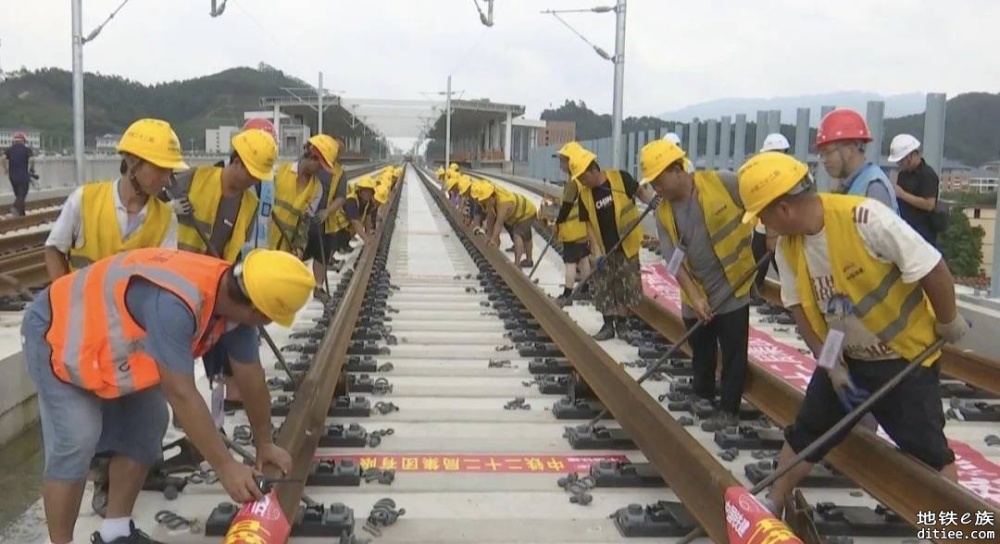 广清城际北延段完成长轨铺设，并实现首座10千伏变电站放电