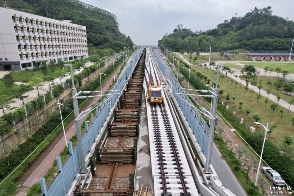 “双喜临门” ，广清北延线实现“轨通”和送电成功