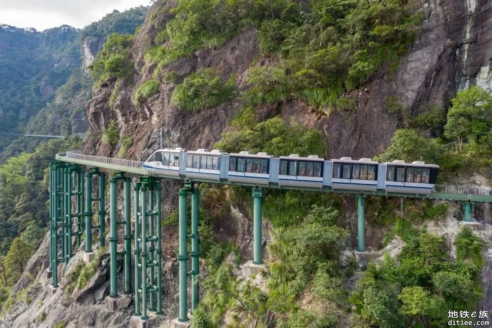 30列！高山悬崖跨座式单轨游览车完成交付~