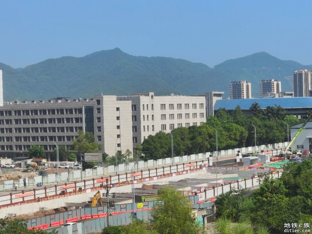 重庆地铁17号线一期大学城站进度