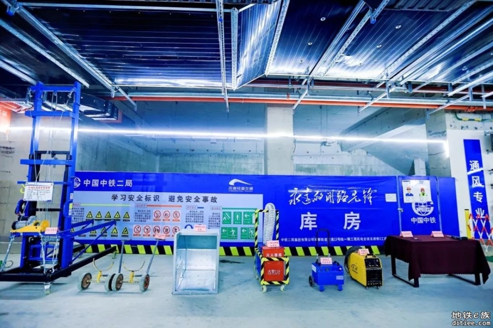 成都市电视台到13号线一期青羊宫站进行采访报道