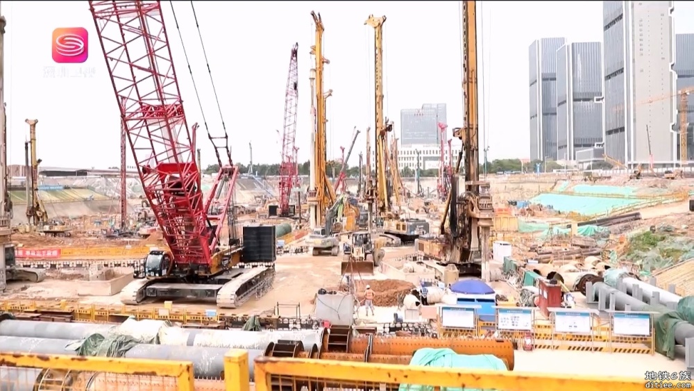西丽高铁站正在进行桩基施工阶段