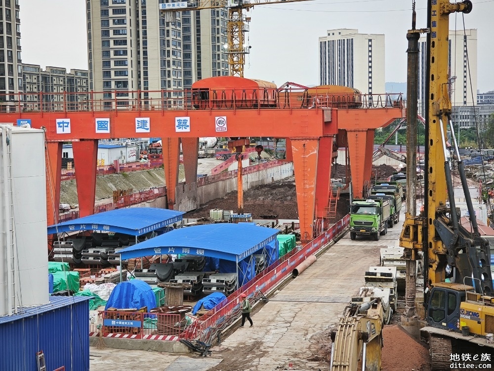 重庆地铁7号线一期物流园南站主体结构封顶！