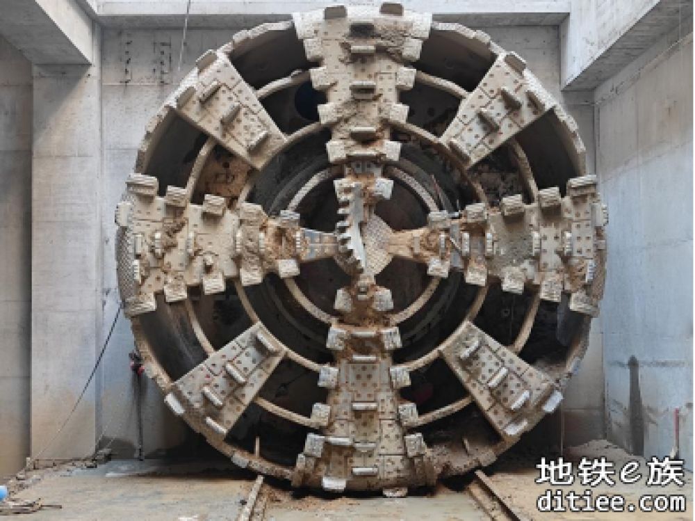 6号线一期工程南塔站-文萃路站-市图书馆站区间盾构双线顺利贯通