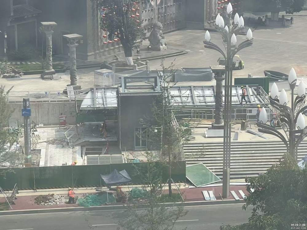 龙潭水乡门口今天拆围
