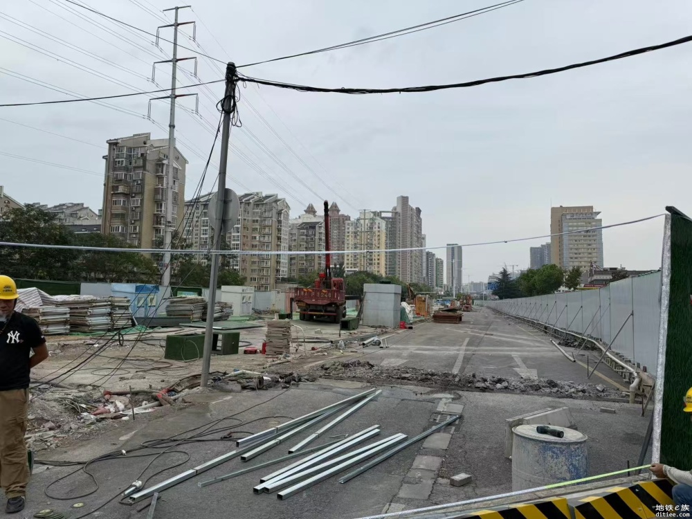 三汊河地铁站已回填完毕，正在恢复路面