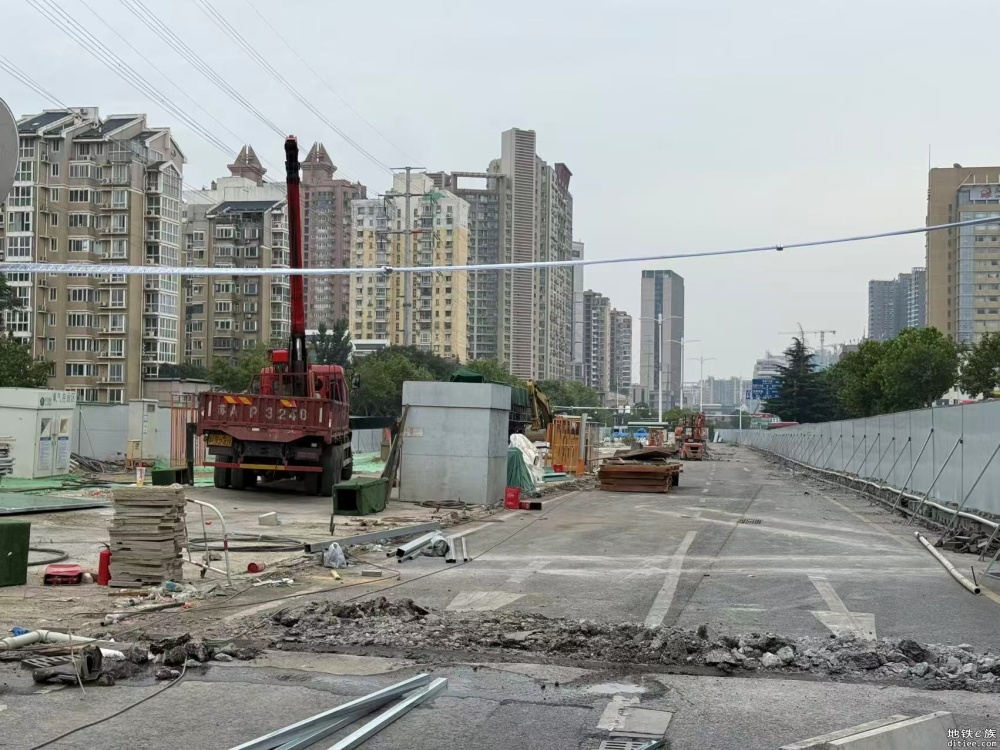 三汊河地铁站已回填完毕，正在恢复路面