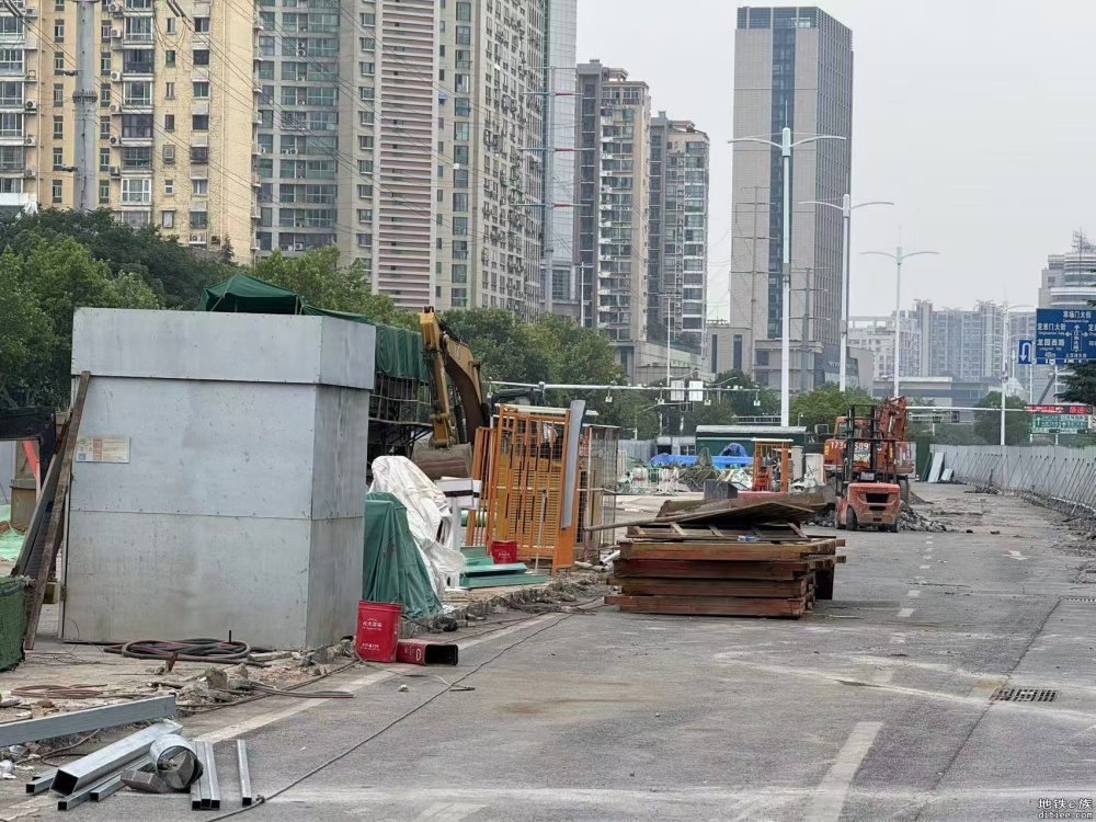 三汊河地铁站已回填完毕，正在恢复路面
