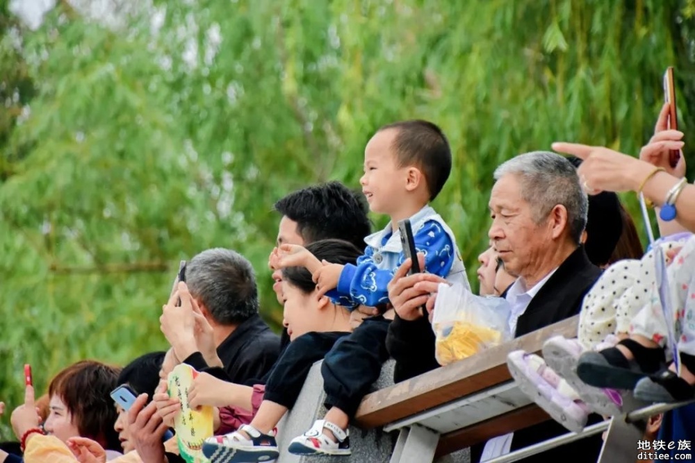 新津龙舟会好闹热，会转化成地铁客流吗？