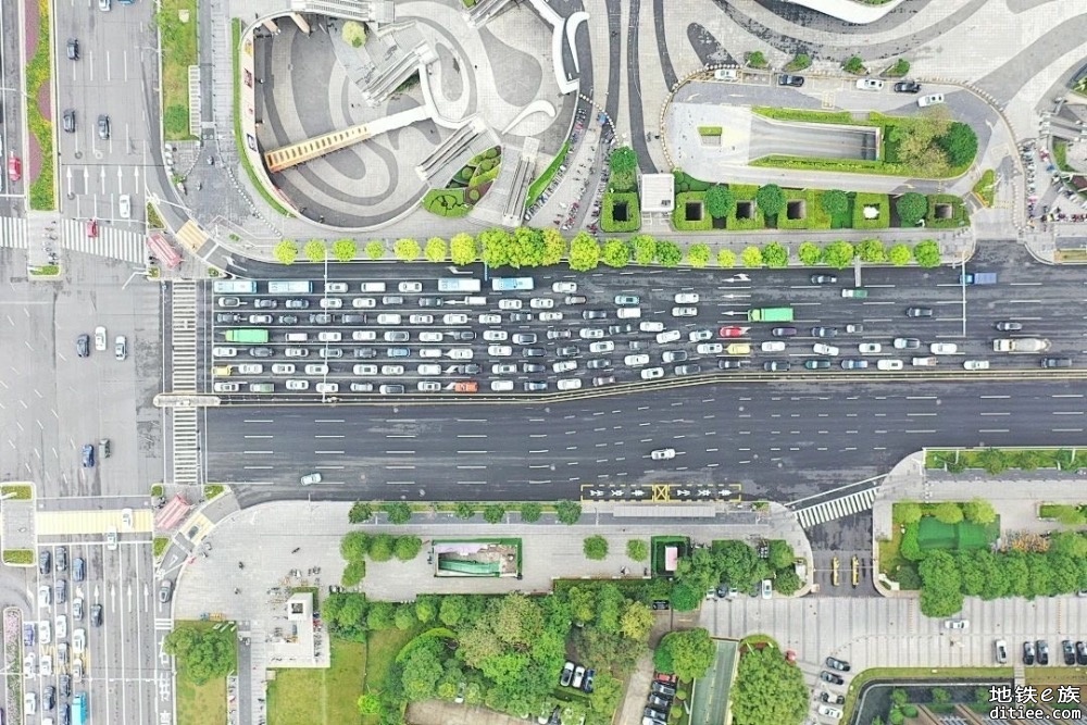 东莞地铁1号线东城南站附属结构2号换乘通道顺利封顶