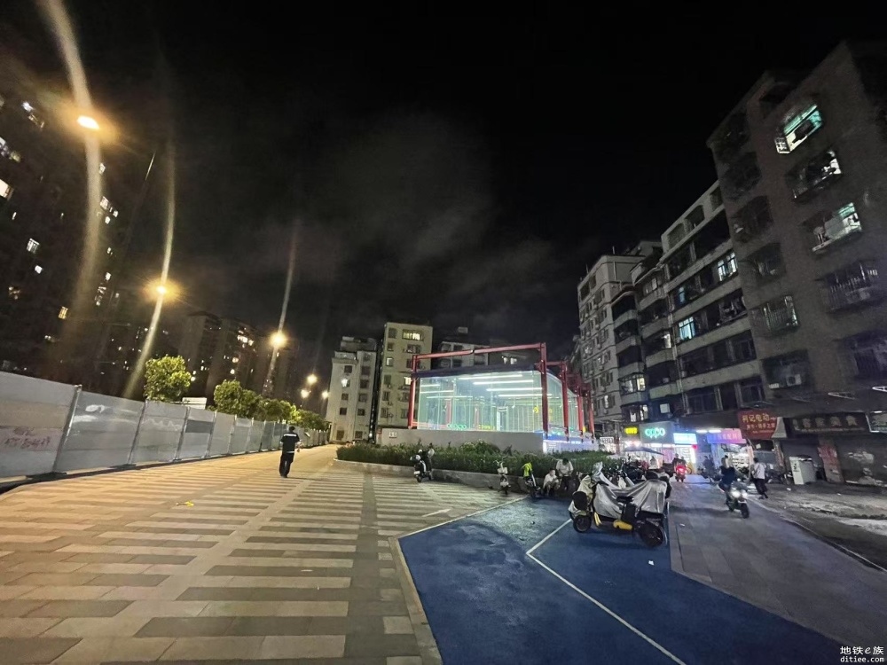 无聊谈论：当出入口开在城中村市场边上的时候。。。