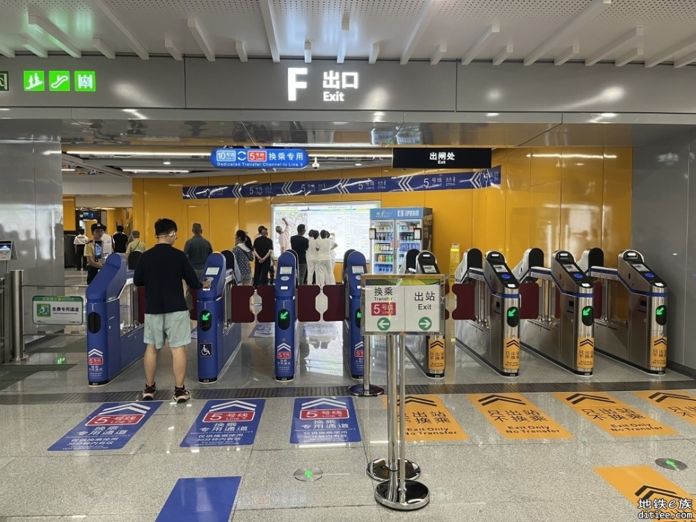 两条地铁新线“抢闸”开通，滨江东街坊：终于等到你！